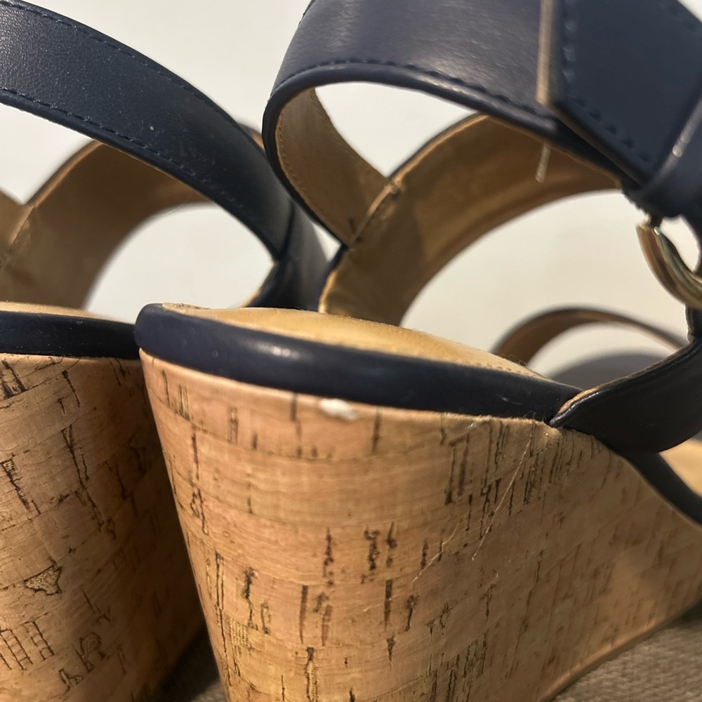 Lauren Conrad Elegant Navy Sandals - Picture 6 of 8